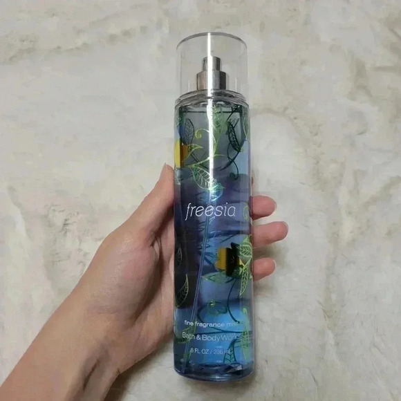 Bath & Body Works Freesia Perfume Fragrance Mist Rare Retired 90s Reeboot 8 oz - Picture 2 of 6